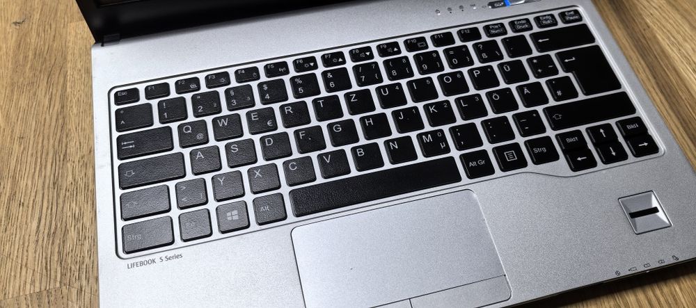 Ноутбук Fujitsu S936/i7-6600U/Ram 4Gb/HDD No