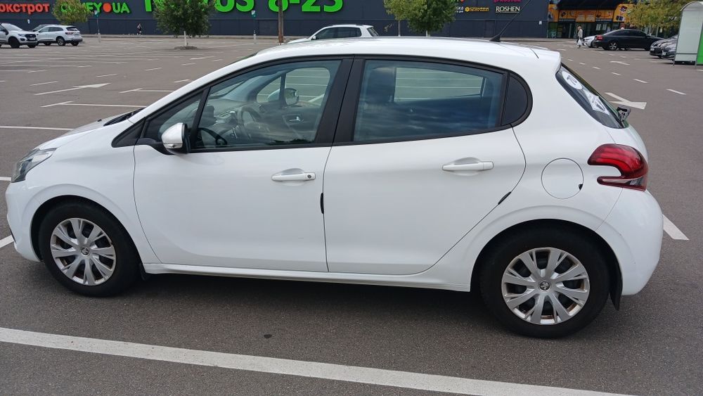 Пежо 208 Peugeot