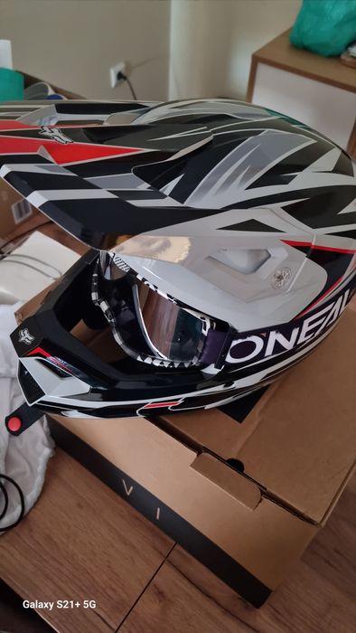 2 Capacetes FOX/GIVI  em Excelente Estado – 120€ Cada