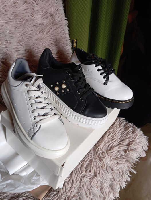 Жіночі кросівки.  Сток.