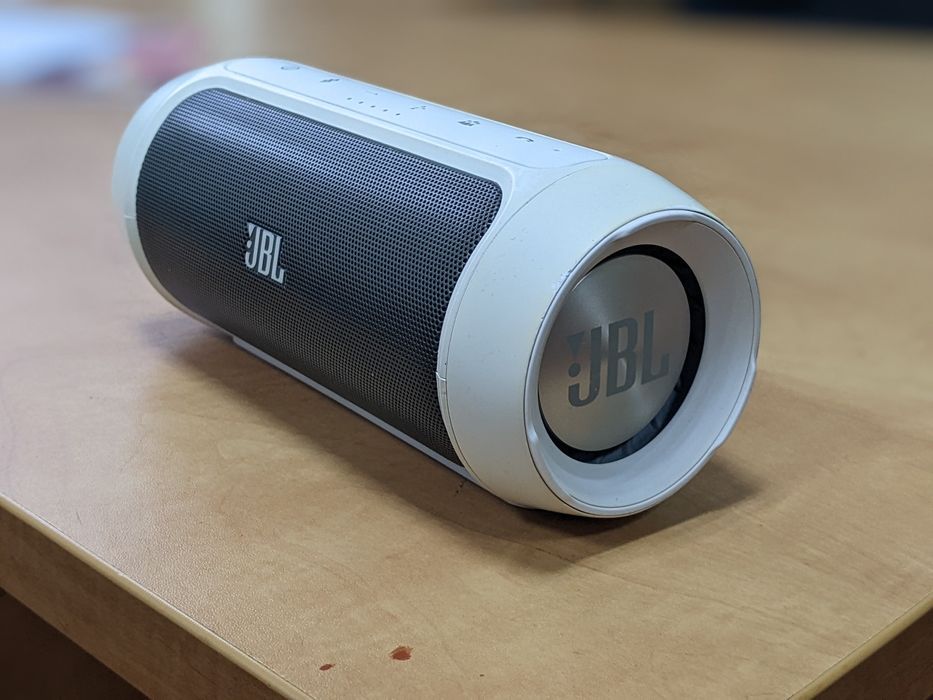 Рідкістна JBL CHARGE 2