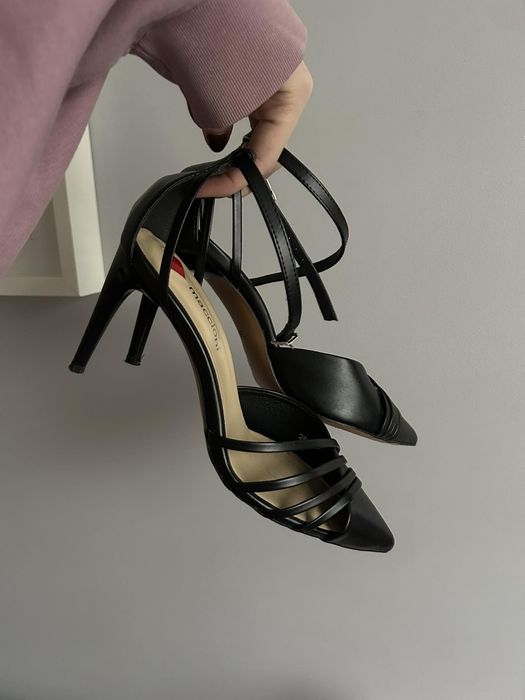 Szpilki Maccioni czarne r.38 jak nowe Venezia