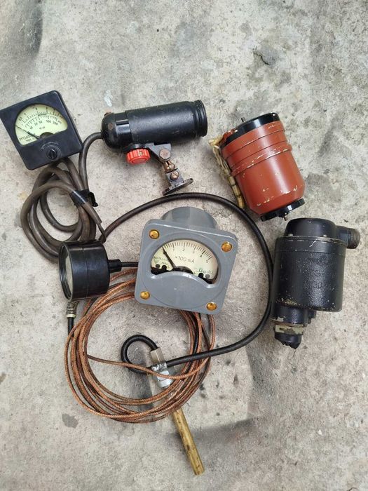 Вимірювальні авіаційні прилади тахометр ТЕ -204, амперметр М145, М1360