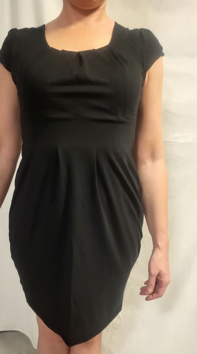 Sukienka czarna do kolan