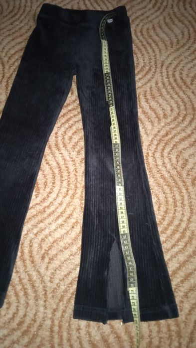 Чорні кльошні штани з розрізом,