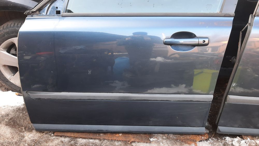 Lak. 466-46 drzwi lewe kompletne Volvo V50