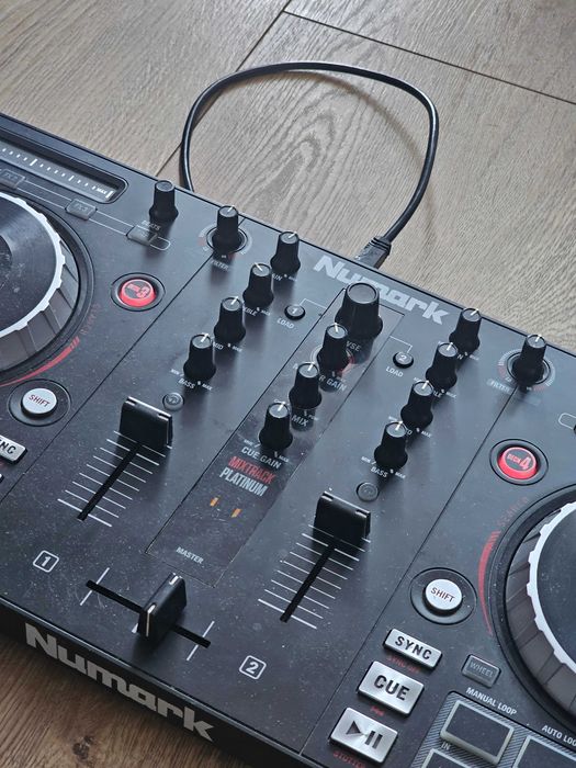 Numark Mixtrack Platinum