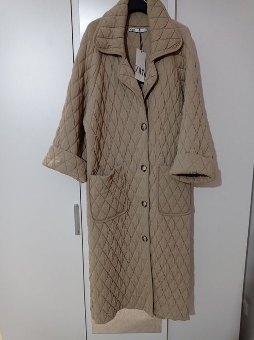 Płaszcz dzianinowy pikowany oversize XS -S beżowy Zara nowy