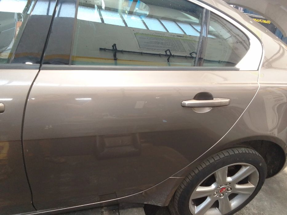 Porta trás esquerda JAGUAR XE (X760)