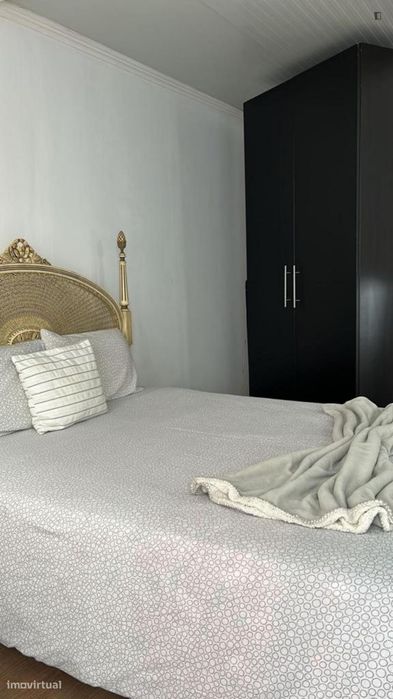 Quarto - localizado em Arroios Lisbon