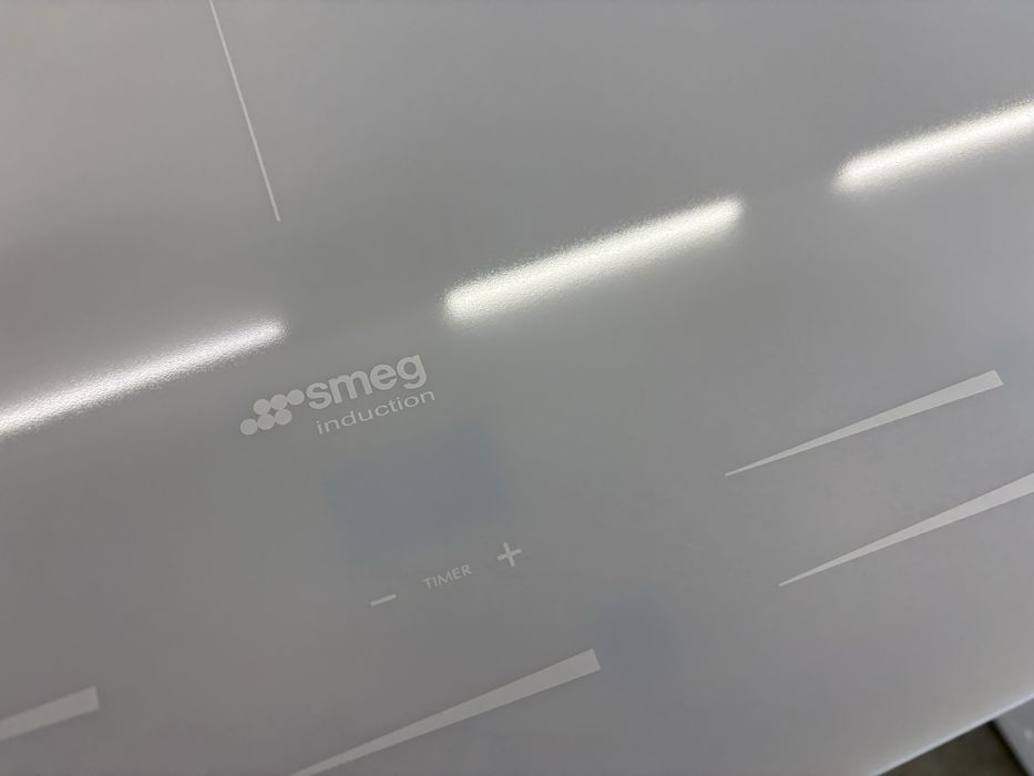 Біла індукційна панель SMEG SI2M 7953 DW