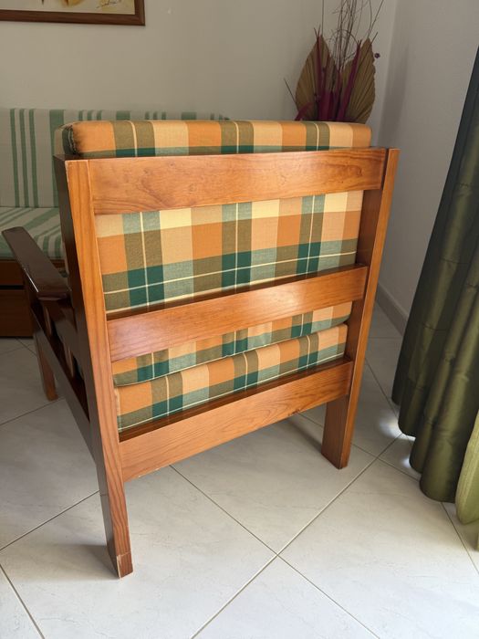 Sofá cama e cadeirões