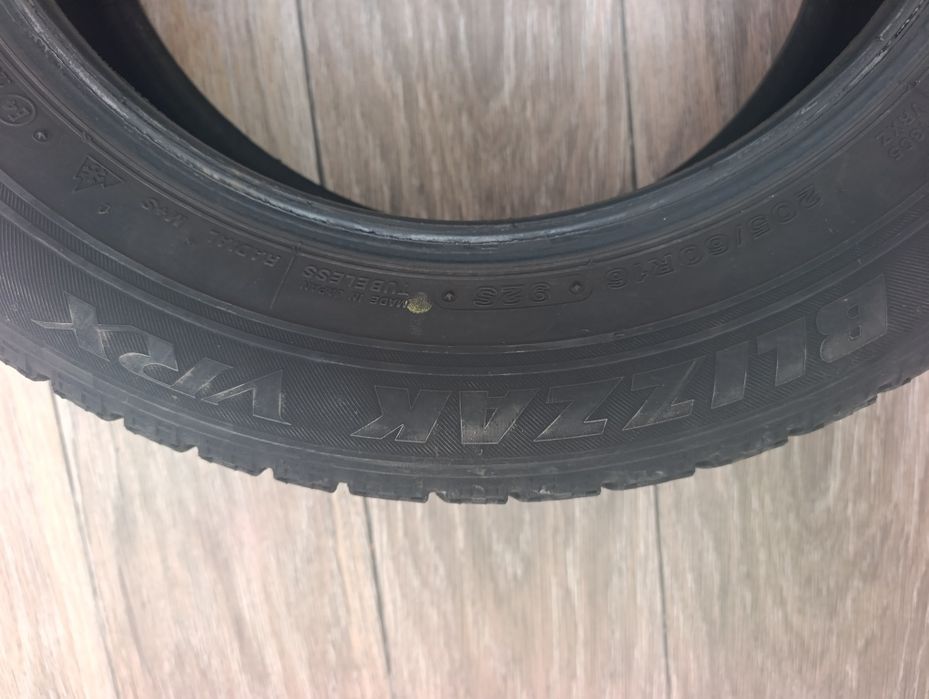 Зимові шини 205/60 r16
