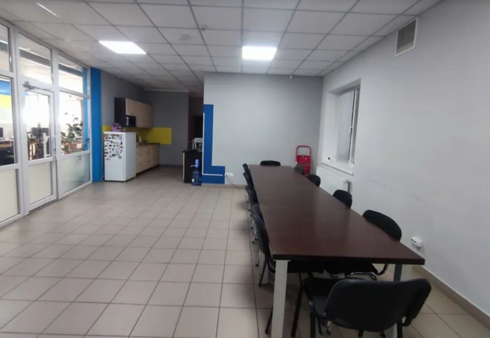 Продаж спеціального приміщення на просп. Бандери Степана