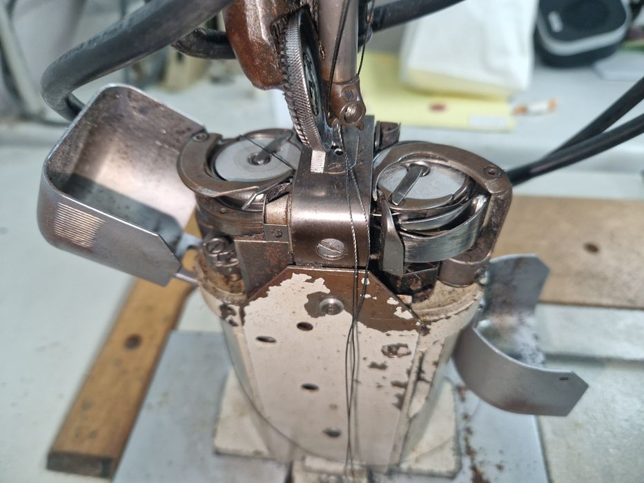 Máquina Adler 2 agulhas