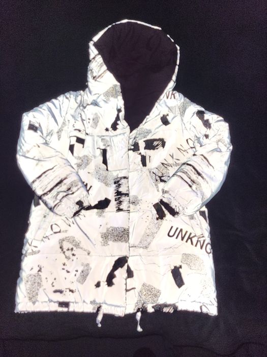 Продам зимнюю двухстроронюю Куртку светоотражающими элементами