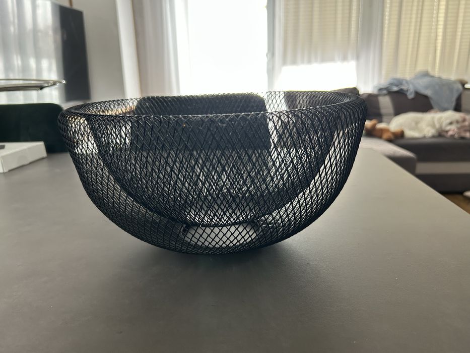 Czarny azurowy koszyk na owoce