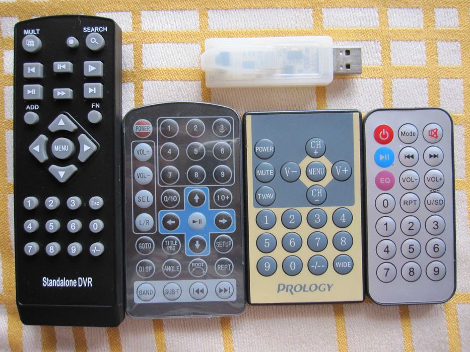Пульты для TV, SAT тюнеров, DVD плееров и др. одним лотом 26 шт. новые