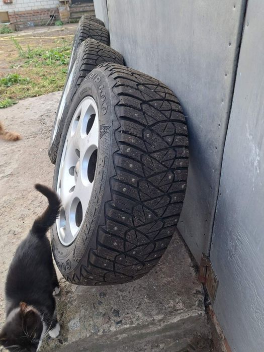 Продам колеса в зборі  резина с дисками  на Ауди  R16