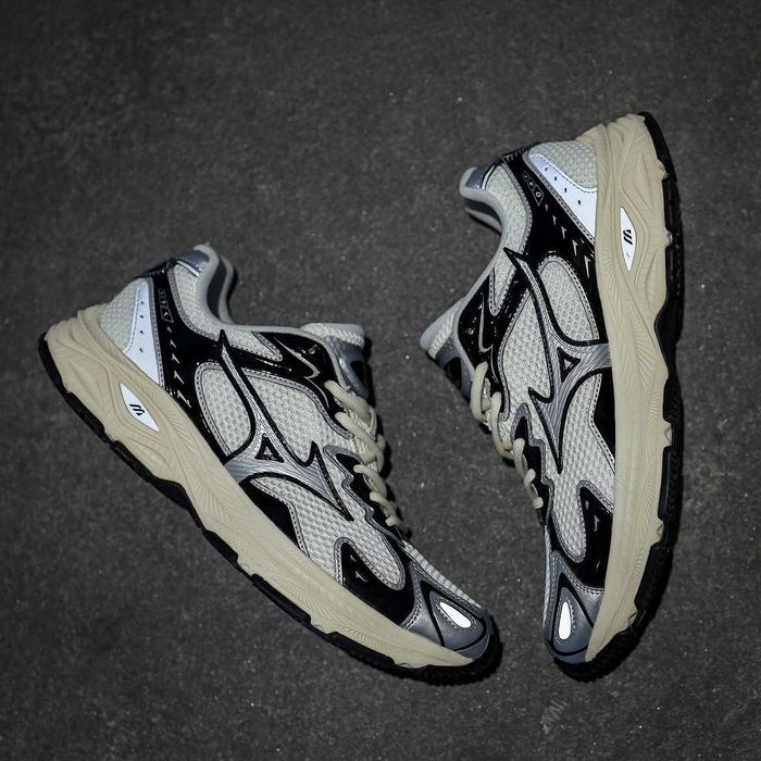 Кросівки - Mizuno Racer S (рефлектив) - 41,42 р
