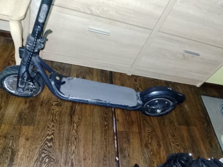 Електросамокат Ninebot F2 у робочому стані