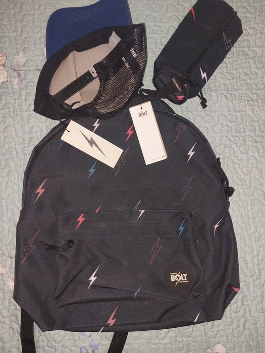 NOVA C/ ETIQUETA PACK Lightning Bolt Mochila + Estojo + Chapéu (A)