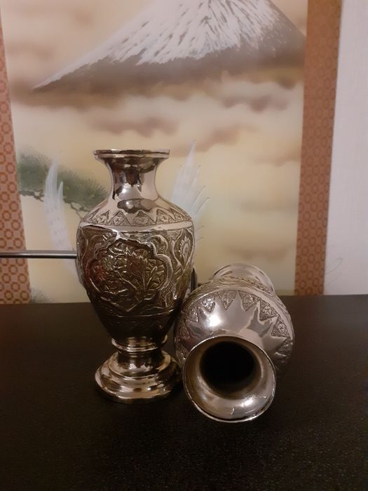 Продам серебряную вазу ручной работы из Индии, две штуки.