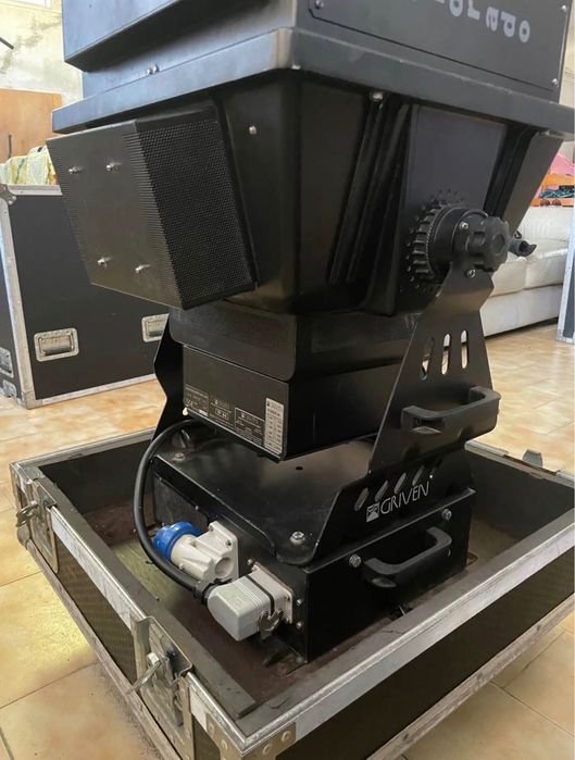 2 Projetores Profissionais GRIVEN Kolorado 1800 + Flight Cases