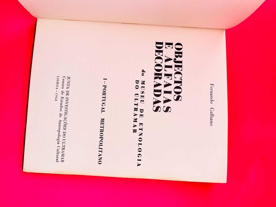 Objectos e Alfaias Decoradas - Fernando Galhano