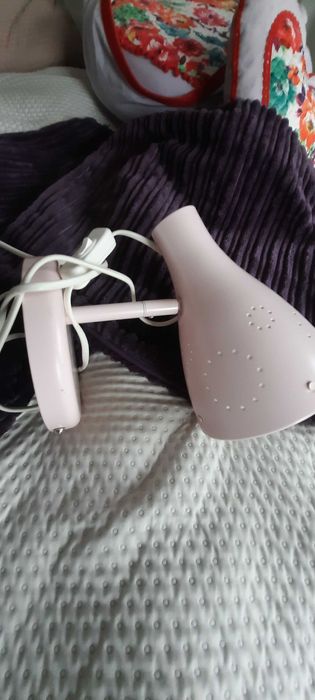 Kinkiet rózowy IKEA z zabezpieczeniem