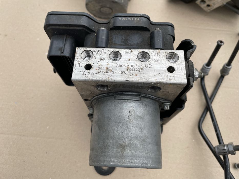Блок ABS на Mercedes-Benz Sprinter W906