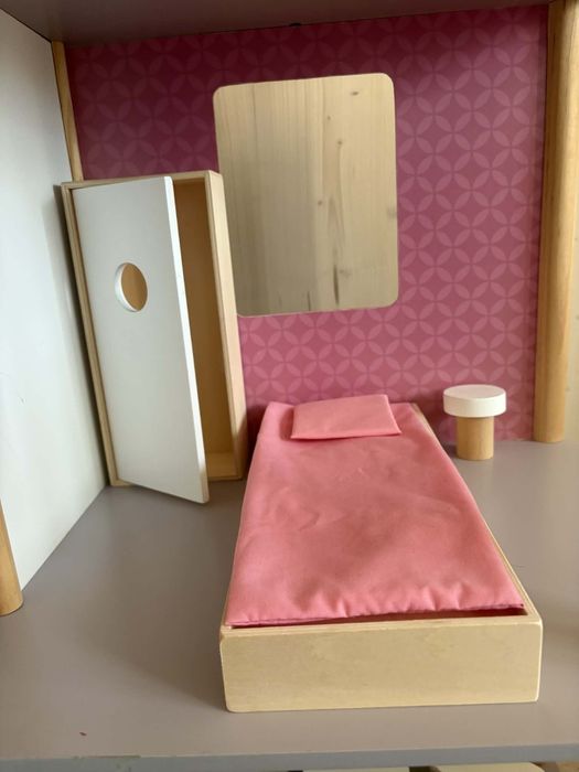 Piekny duży domek dla lalek