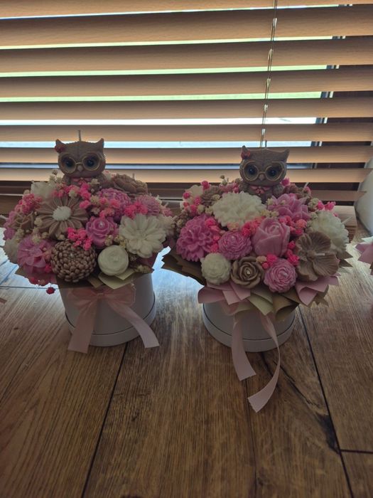 Dwa flower boxy ze świec sojowych zapachowych
