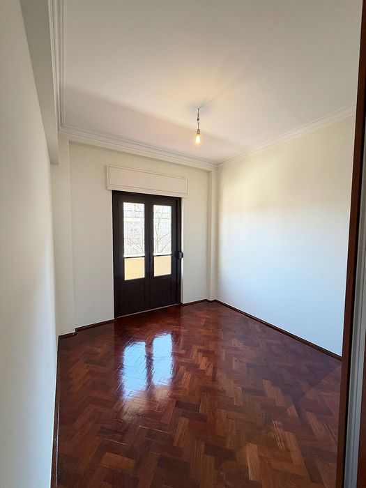 Apartamento T2 para arrendamento na Ajuda