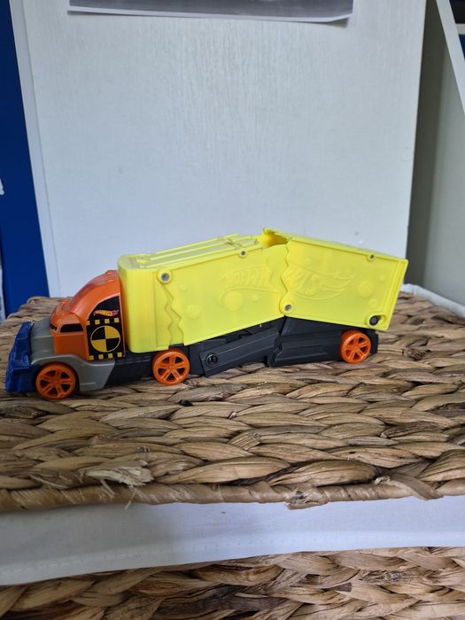 Грузовик Hot Wheels