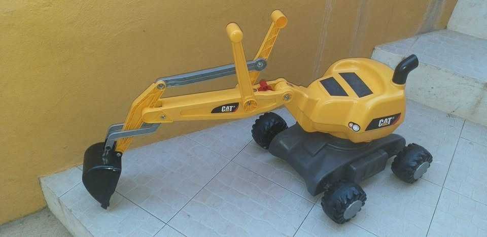 Escavadora caterpillar para criança