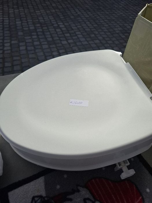 Elevador de wc como tampo de sanita 10cm estado novo.preço negociavel