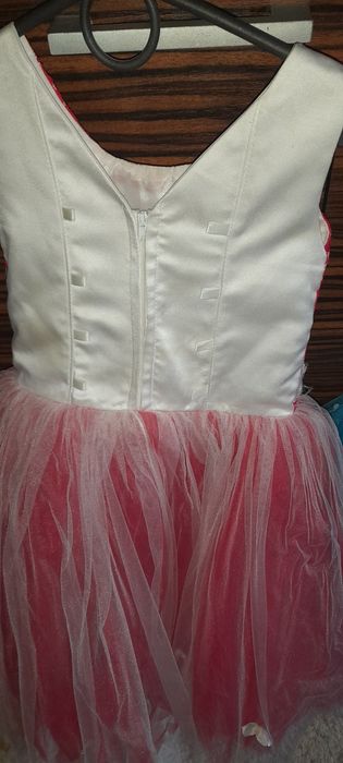 Сукня  на випускний в садочок ,  не дорого на 4-5 років дівчинці худен