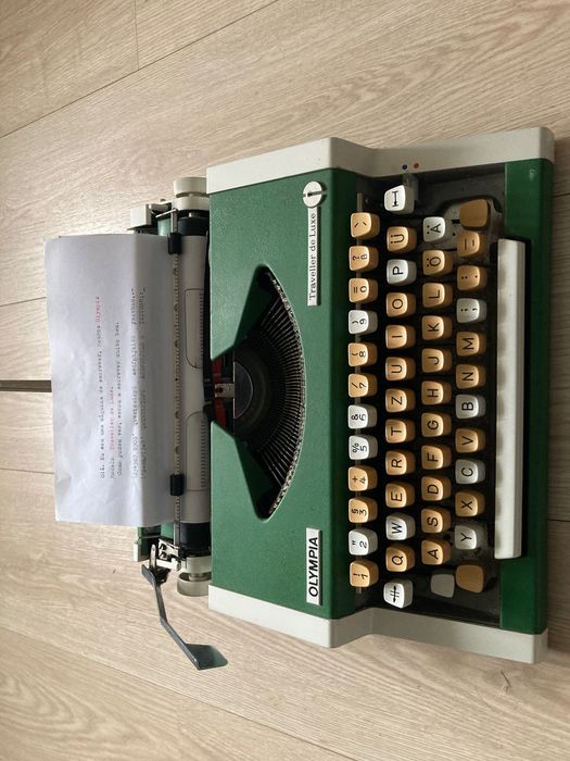 Máquina de escrever  ***  Olympia