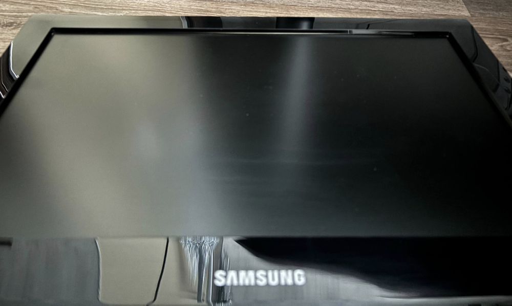 Телевізор/Монітор Samsung 19" (HDMI, VGA) – під кронштейн на стіну