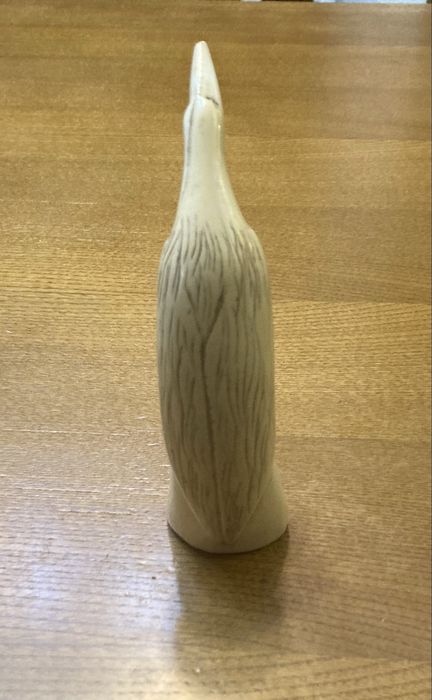 Ave em material nobre