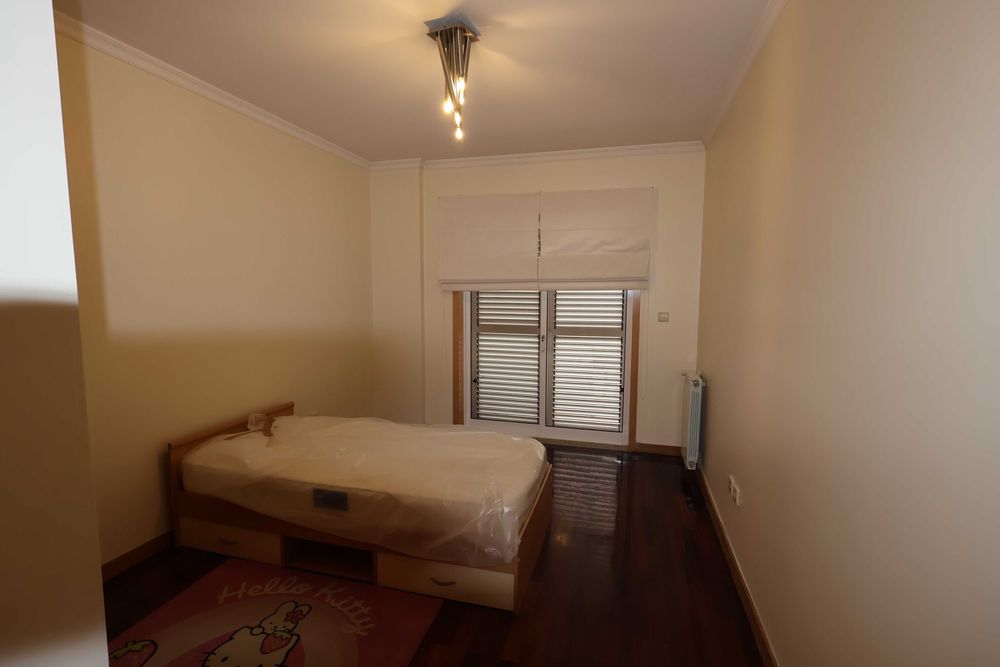 Aluga-se T3 mobilado e com garagem