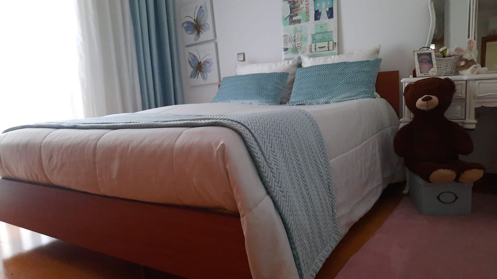 Cama casal em vila da feira