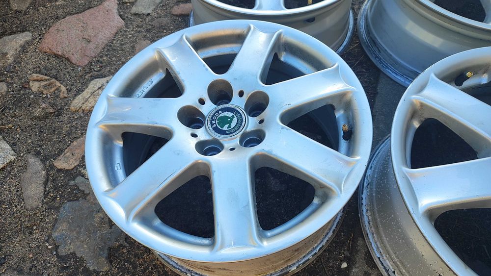 felg aluminiowych Skoda Octavia 2  7Jx16  5x112  ET 40