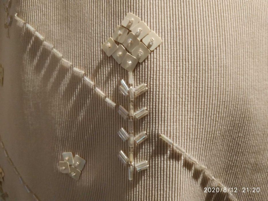 bluzka sweterek z krótkim rękawem i koralikami rozmiar M/L