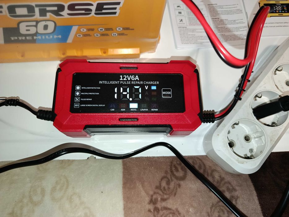 зарядное устройство 12V 6A SWT-3650 для авто зарядка червоний