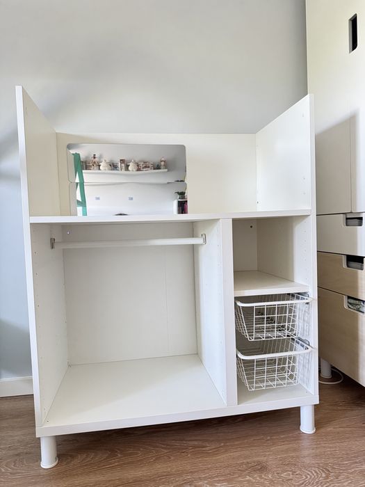Trocador IKEA transformado em Móvel Montessori