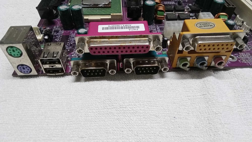 Motherboard socket 423 + Pentium 4 Willamette 1.4ghz + 256mb RIMM