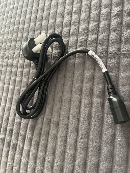 Kabel z angielska wtyczką