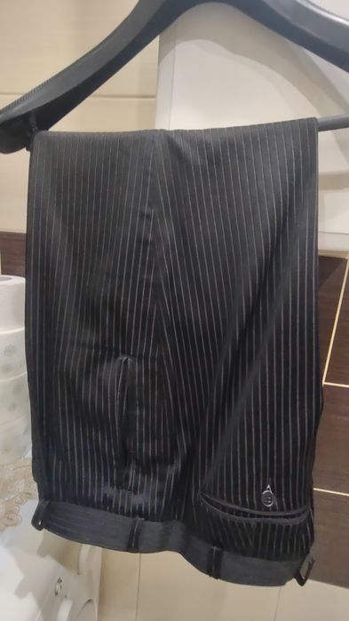 Garnitur męski czarny w prążek